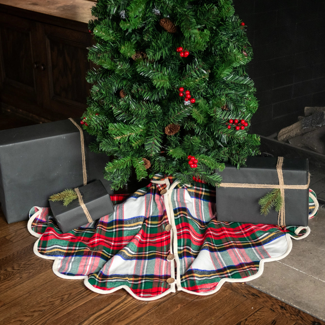 White Tartan Tree Skirt with Scalloped Edge